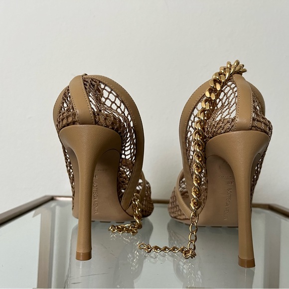 Bottega Veneta Mesh Chain Pump - Picture 6 of 14